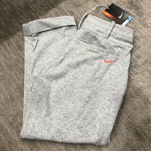 Nike women’s golf crop pant.